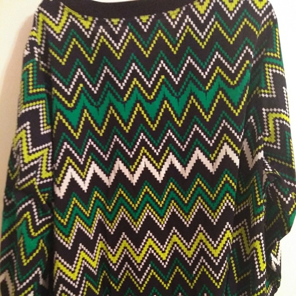 👑 Donated!👑 Stylish Catherine's multi-colored top - Picture 2 of 5